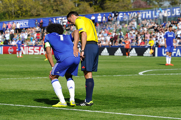 A coach checks on a young soccer player. The AMA has a new policy for young adults suspected of having a concussion. A coach checks on a young soccer player. The AMA has a new policy for young adults suspected of having a concussion.