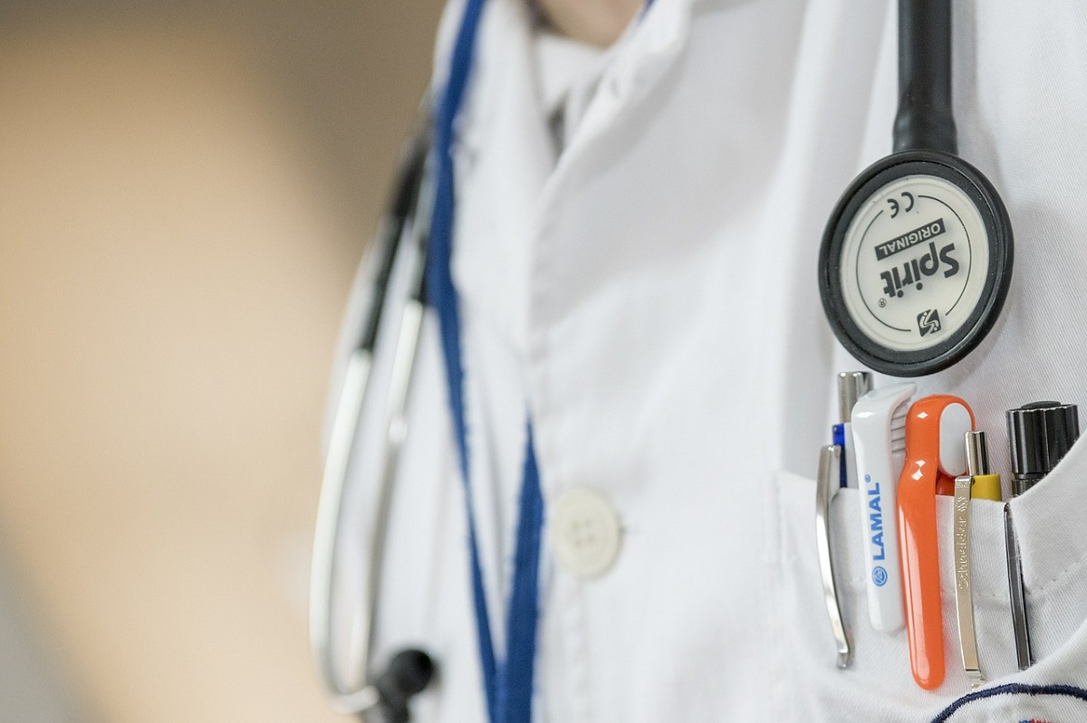 Doctors should be paid by salary, not fee-for-service, argue behavioral economists Doctors should be paid by salary, not fee-for-service, argue behavioral economists