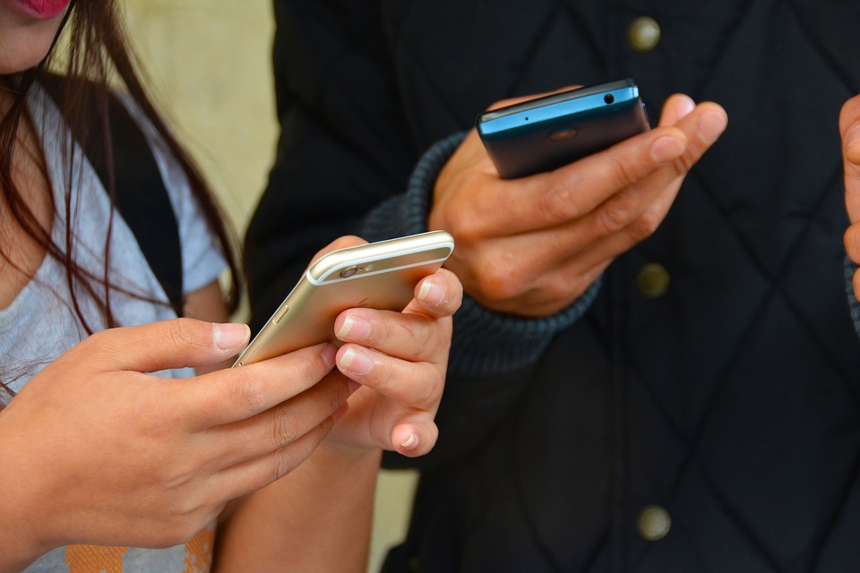 Punctuation in text messages helps replace cues found in face-to-face conversations Punctuation in text messages helps replace cues found in face-to-face conversations