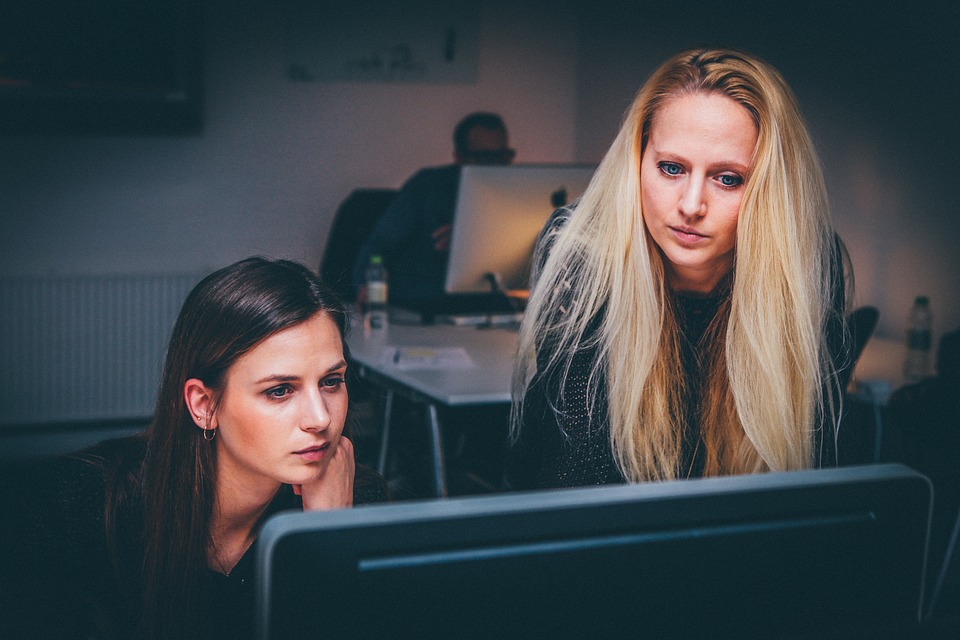 Brief exposure to charismatic career women inspires female students to pursue same field Brief exposure to charismatic career women inspires female students to pursue same field
