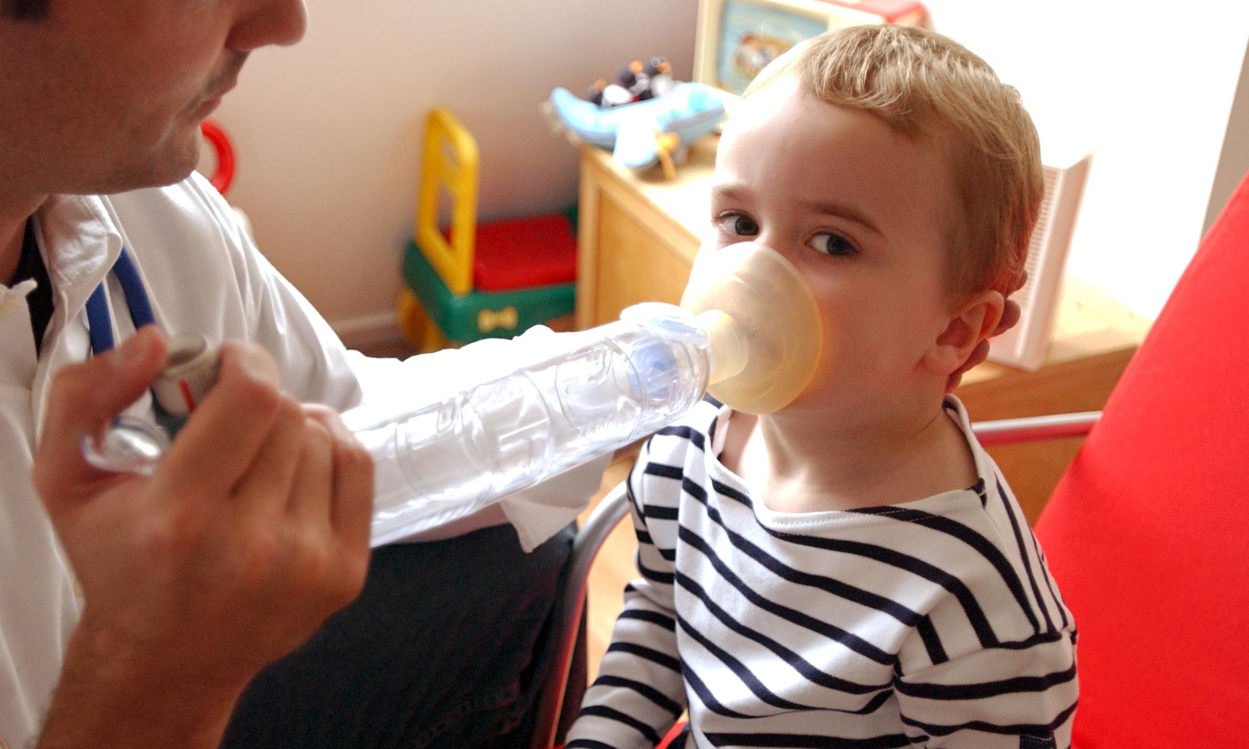 Ба у детей. Дети астматики. Бронхиальная астма у детей больница. Дошкольники с бронхиальной астмой. Астма у детей до года.