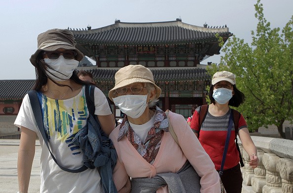 Tourists in South Korea wear masks to prevent spread of MERS. 