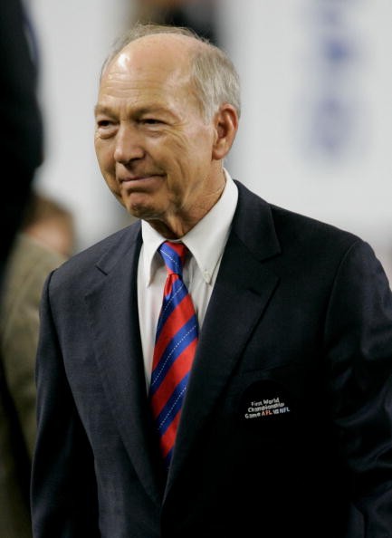 Football legend Bart Starr is taking part in a clinical trial of stem cells to treat the aftereffects of a stroke. 
