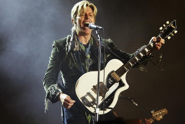  David Bowie performs on stage on the third and final day of 'The Nokia Isle of Wight Festival 2004' at Seaclose Park, on June 13, 2004 in Newport, UK. 