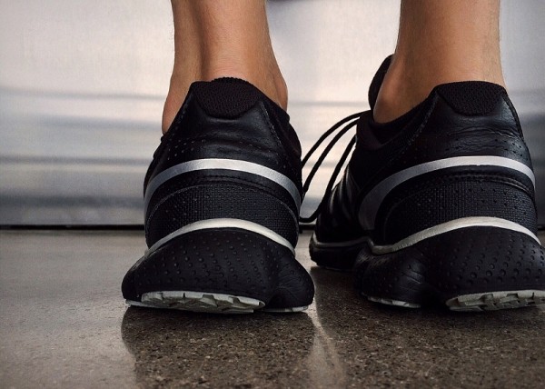 Treadmill running with heavier shoes tied to slower race times
