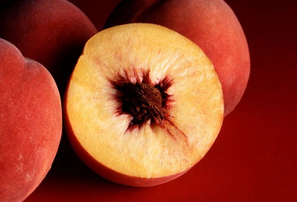 Peach is a widely adored delicious juicy fruit. It is origins from China and now popular in all over the world. The health benefits of peaches are merely known to its regular eater. Peaches are a rich source of vitamins, minerals, antioxidant and other ch