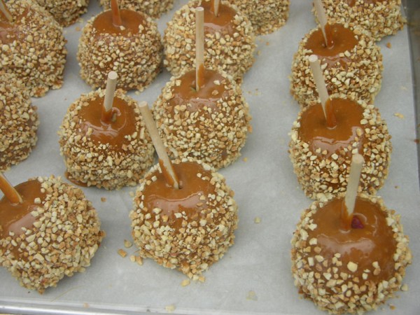 The CDC is warning U.S. consumers not to eat any commercially produced, prepackaged caramel apples as they may be contaminated with Listeria. Listeria can cause a serious, life-threatening illness.