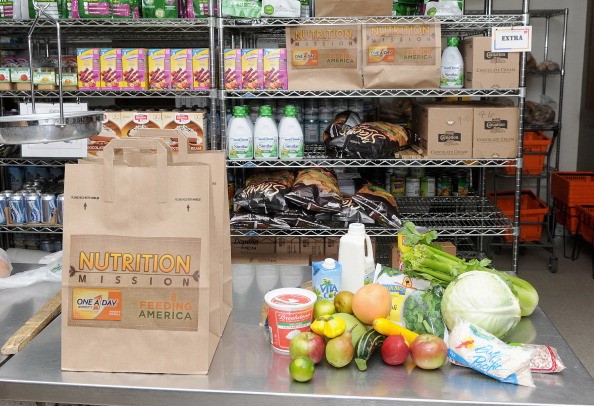 Sheryl Crow Joins One A Day Women's Nutrition Mission Grant Competition Winner At NYC Food Pantry