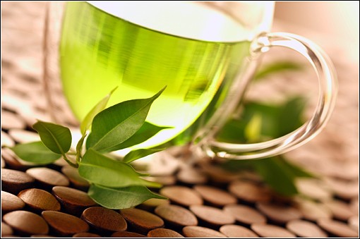 Green tea contains chemical complexes that can be used to fght cancer.