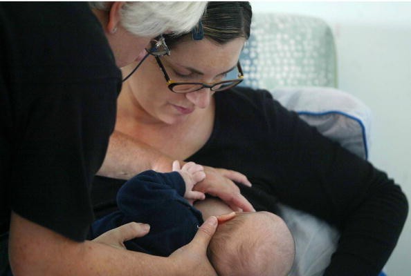 Israeli Mothers Attend Breast Feeding Classes After Powdered Milk Scare